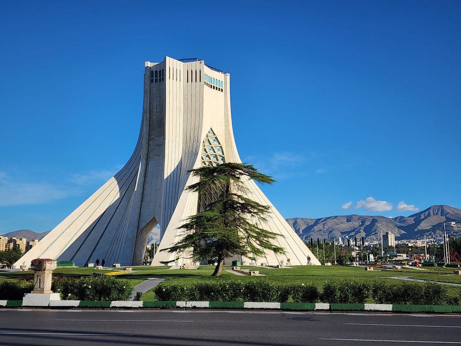 Iran Tensions Flare and Cool as Bitcoin Reclaims $63K and Keeps Bulls Engaged