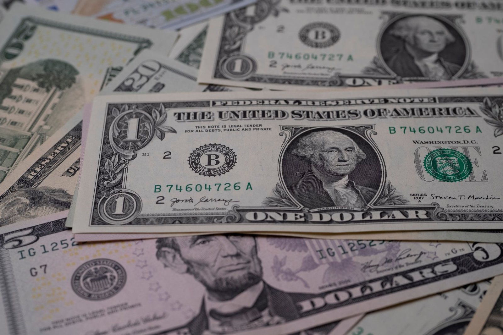 Senators urge Treasury ensure state authority in GENIUS application