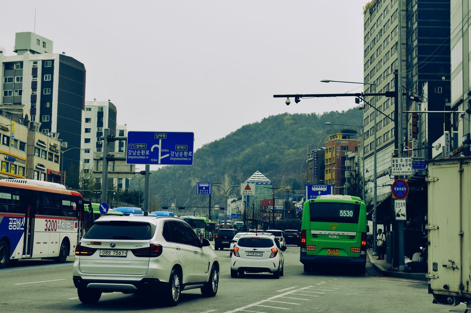 South Korea police raid Bithumb over lawmaker hiring favoritism probe: report