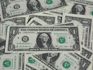 apxUSD Loses Dollar Peg as Bitcoin Slide Squeezes STRC-Backed Collateral