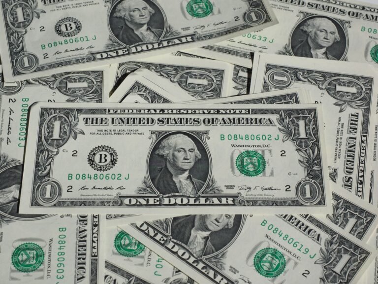 apxUSD Loses Dollar Peg as Bitcoin Slide Squeezes STRC-Backed Collateral