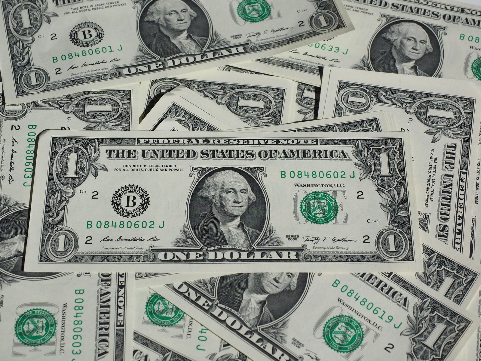 apxUSD Loses Dollar Peg as Bitcoin Slide Squeezes STRC-Backed Collateral