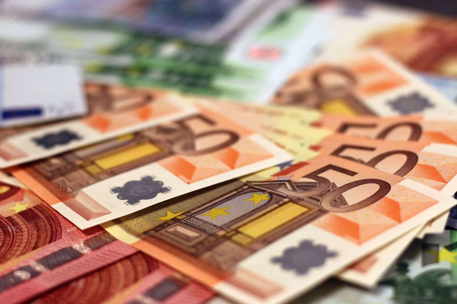 Strategy has a 10-month cash runway for dividends, but retail investors are losing faith