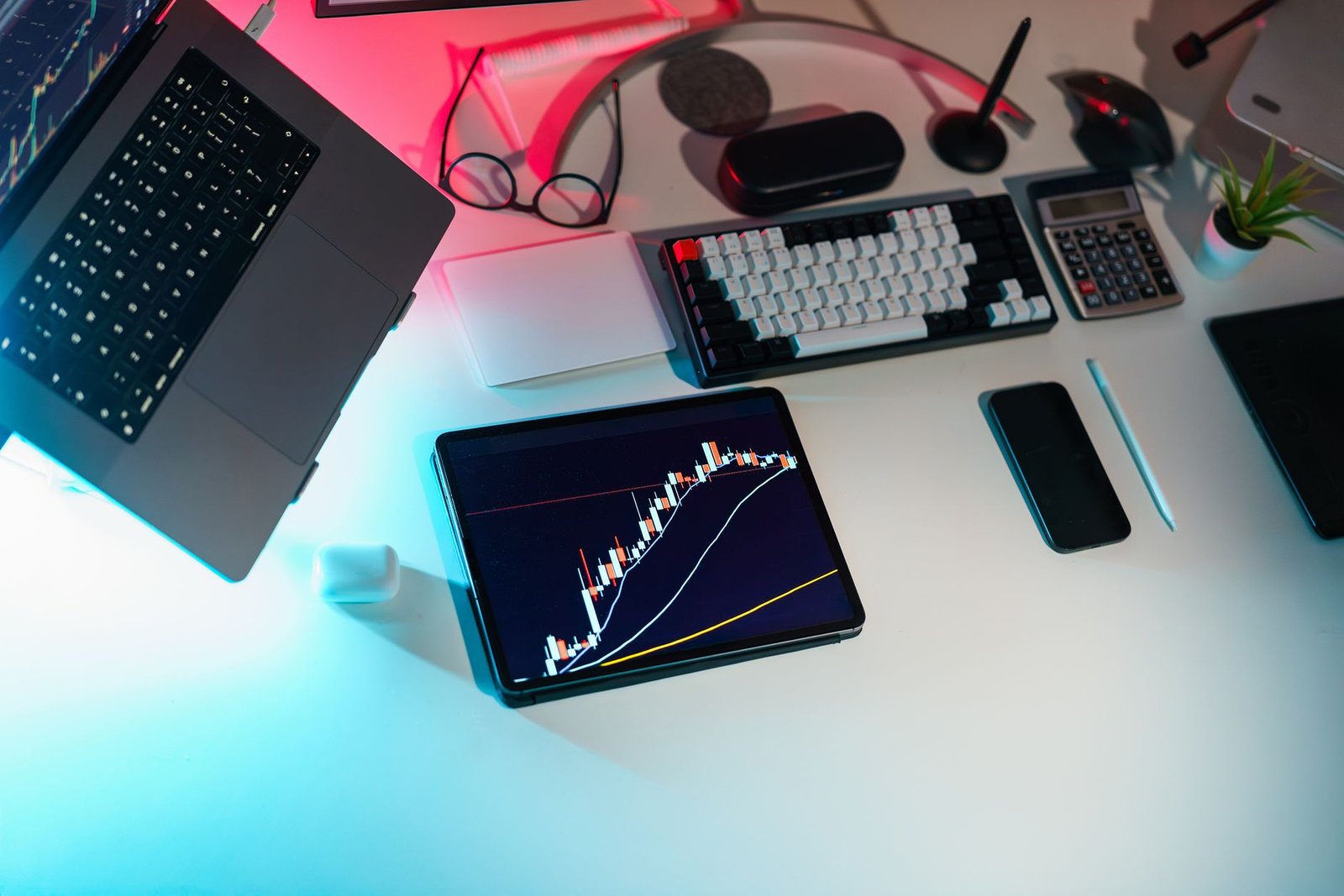 Strategy (MSTR) Stock Craters 10%, Hits Two-Year Low as Bitcoin Crashes Below $60K, CryptoQuant Warns Company to Stop Buying