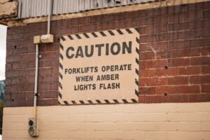 ESMA MiCA warning puts Binance EU service changes under scrutiny