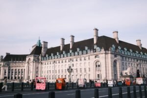 Bank of England backs down on strict stablecoin holding limits, sets $50 billion issuance cap