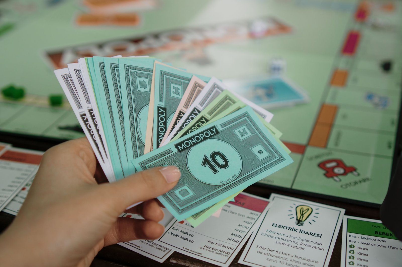 Polymarket Staged $900K in Fake Winnings to Court Banned US Users, WSJ Finds