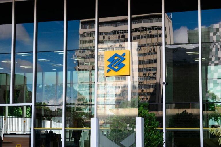 Bank of Israel Buys $801 Million in Rare Market Intervention to Halt the Shekel’s Surge
