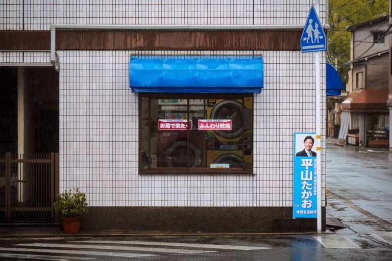 Japanese Yen Sinks to 162.27, Its Weakest Since 1986, Reviving Intervention Bets