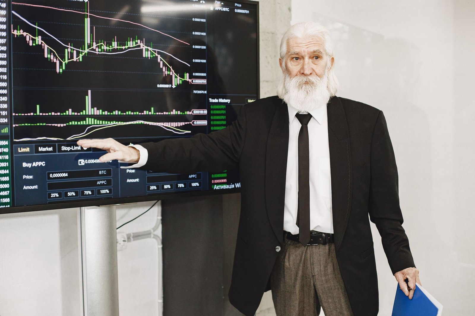 Charles Hoskinson Says Cardano Needs AI Agents to Run “Midnight City”: Will Roadmap Move ADA’s Price?