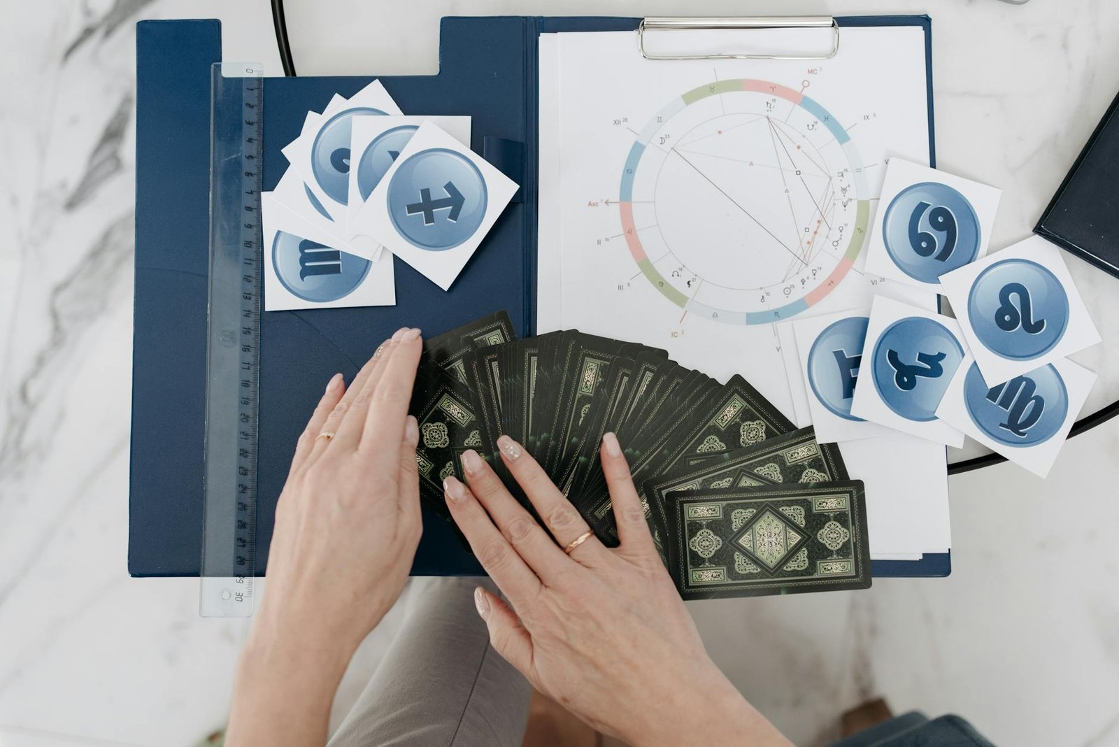 Moomoo expands into prediction markets through Kalshi partnership
