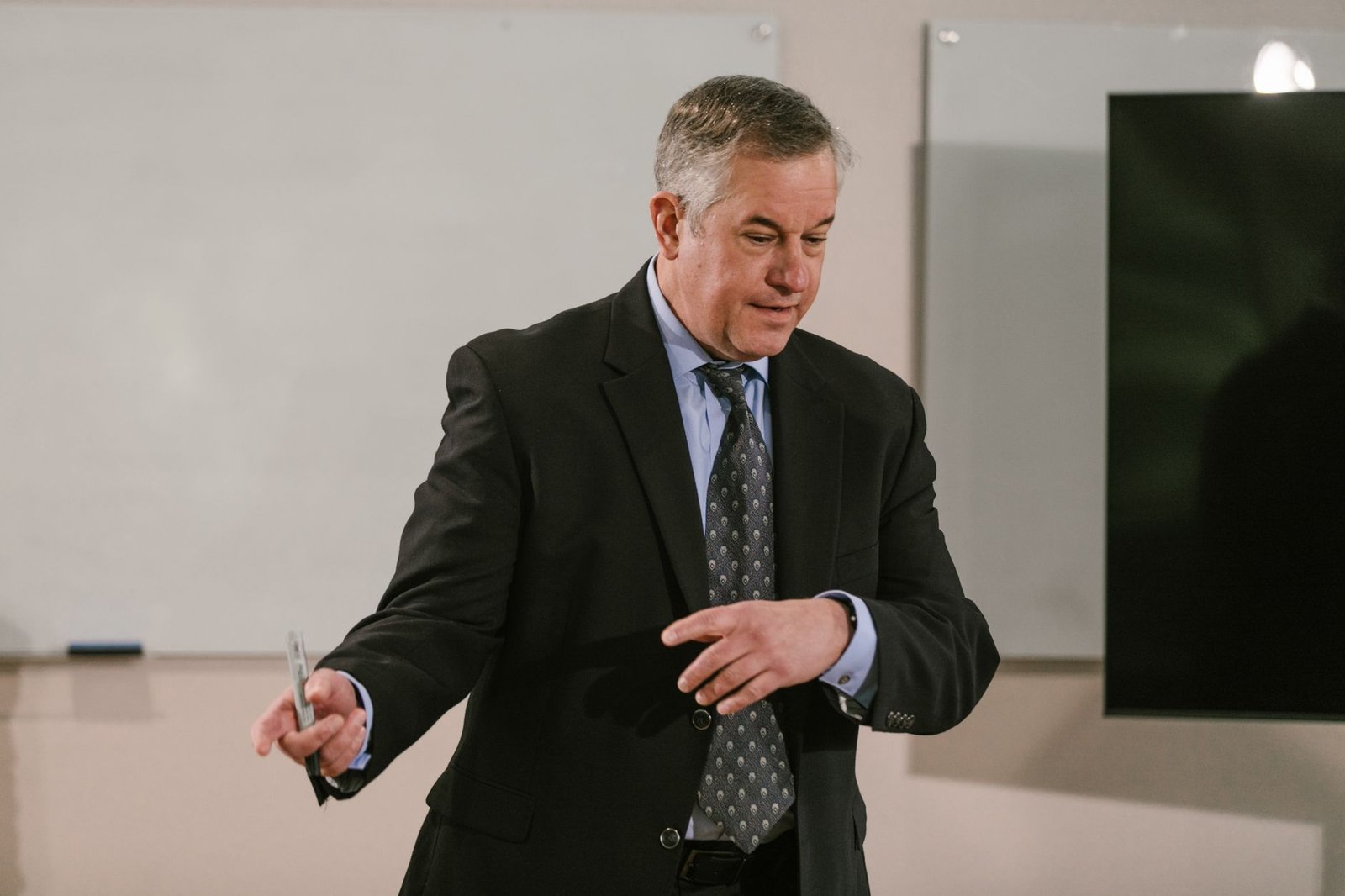 Michael Saylor Teases Bullish Signal: More Charts May Be Coming as Strategy’s Bitcoin Accumulation Grows