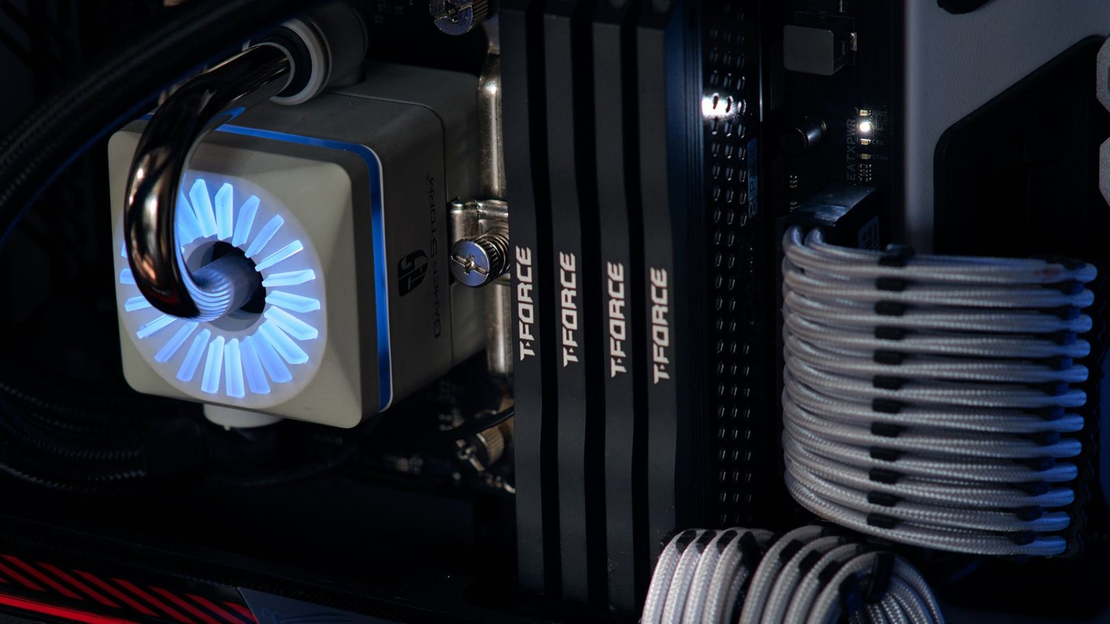 A Gamer Boosted His RAM With DIY Copper Pipe Heatsinks in 45 Minutes