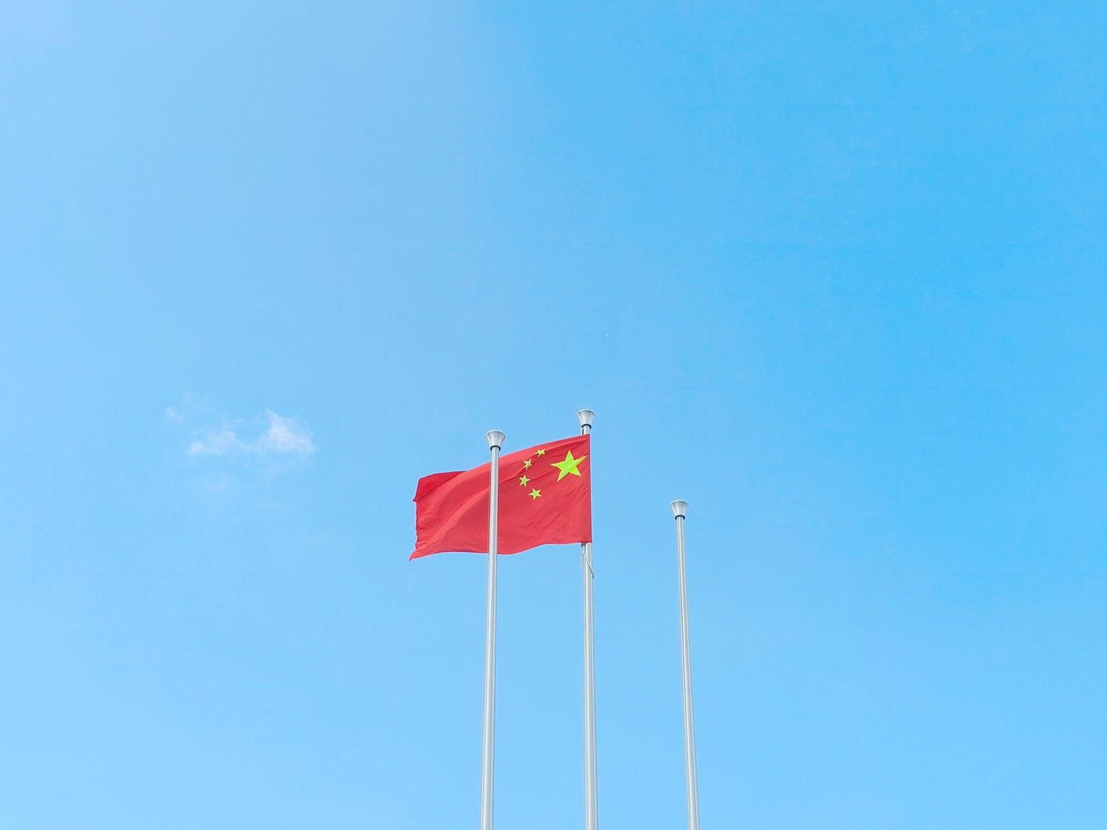 Report: US Firms Shift to Chinese AI After Trump Administration Curbs on Anthropic Models