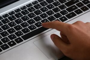 Coinbase Says AI Now Writes 95–100% of Its Code: The Math Behind ‘1,200 Digital Workers’