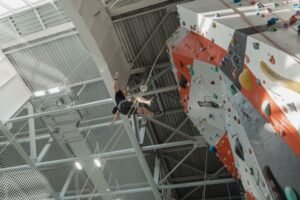 XRP climbs 8% as record holder losses signal better risk-reward for buyers