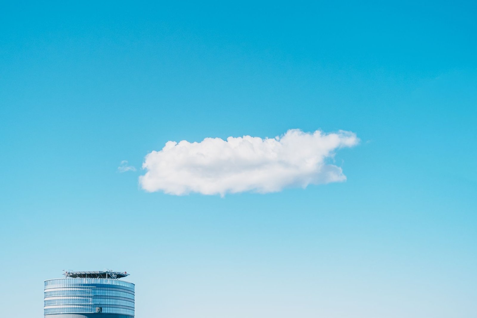 Cloud data firm Storj files for Chapter 11, extending a week of crypto failures. Token slides 16%