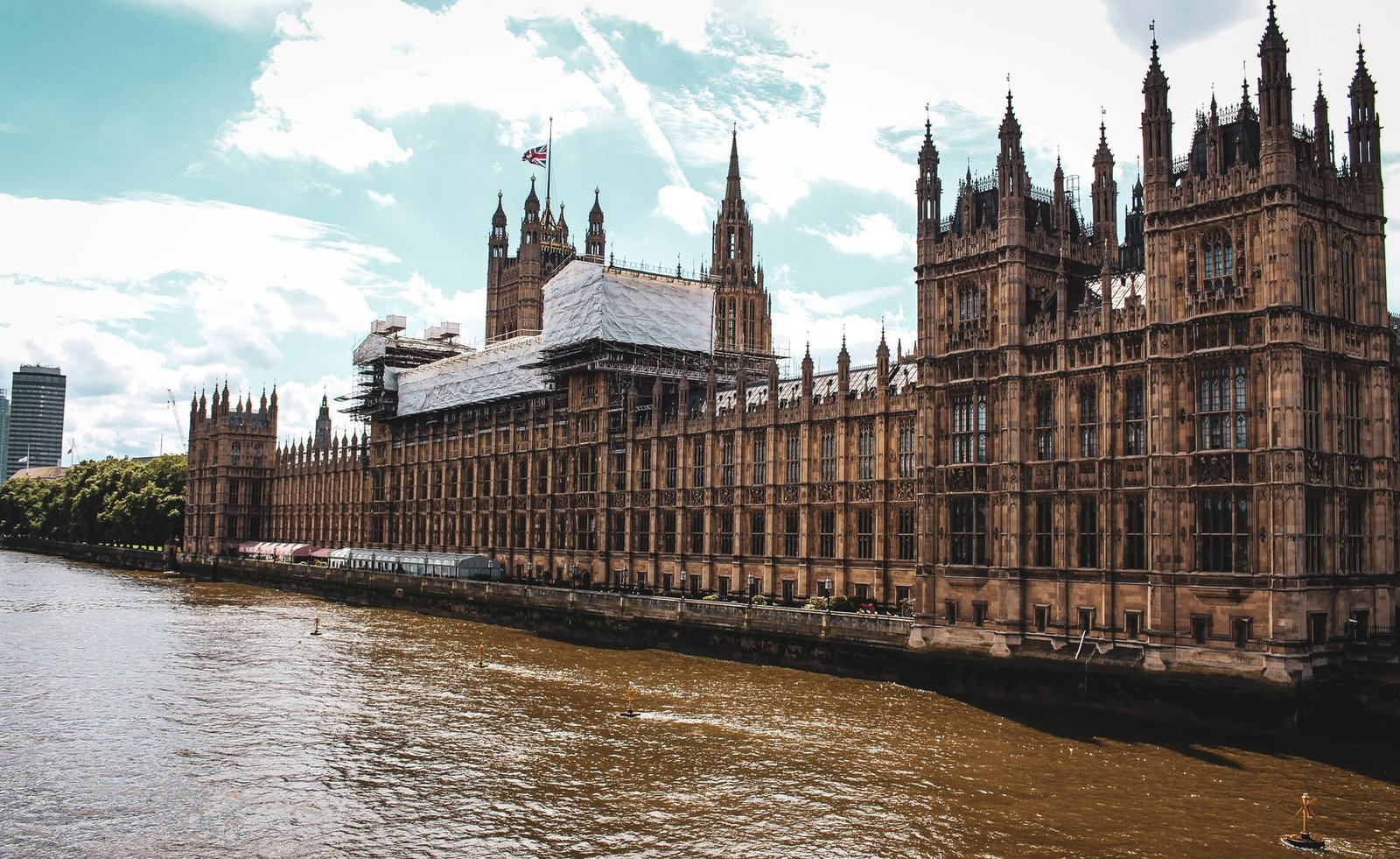 Nigel Farage to resign from UK Parliament amid crypto “gift” scandal, will stand in by-election
