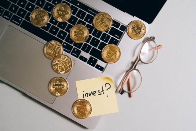 Crypto News, July 31: July Round Up, Kospi Coming Back, Bitcoin Price Ignores Political Noise as Market Splits