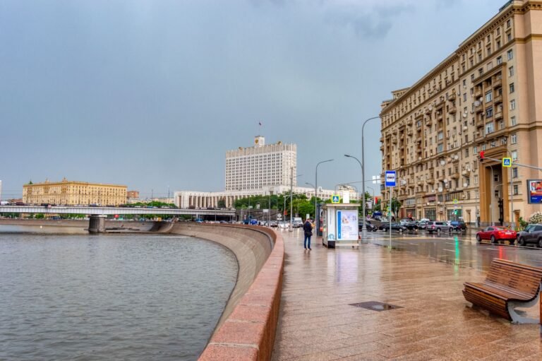 Bank of Russia Eases Qualified Investor Rules With New Finance Test
