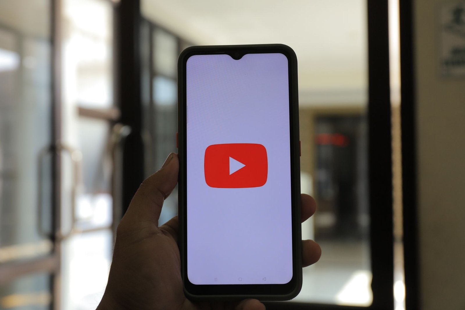 Famed YouTubers Turn $100 Into $1,300 at ‘Most Expensive’ Vegas Casino
