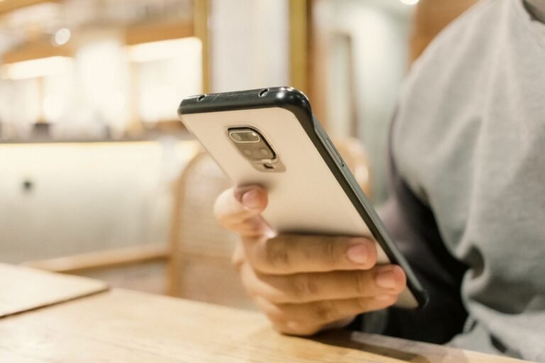 DefiLlama delayed mobile launch over phishing apps on Apple Store, founder says