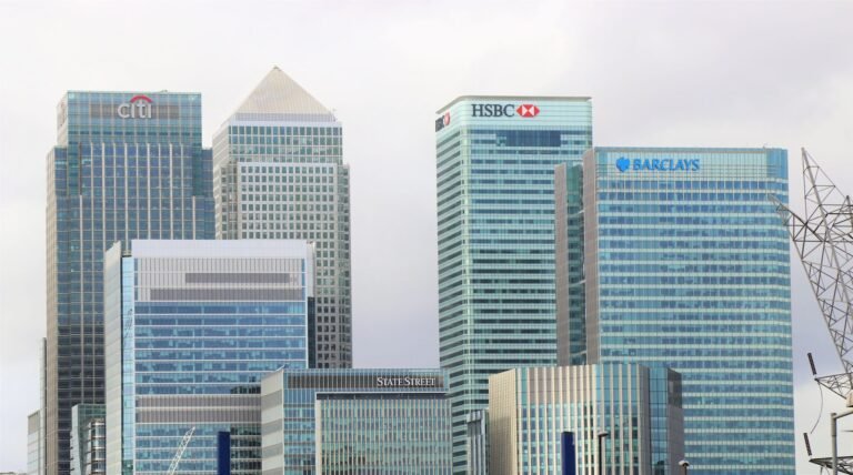 Standard Chartered analyst eyes $100K BTC as US Treasury doubles long-end buybacks