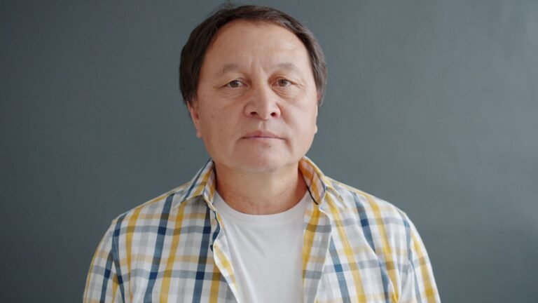 Robert Kiyosaki Eyes $10K Gold, $200 Silver as US Debt Nears $40T