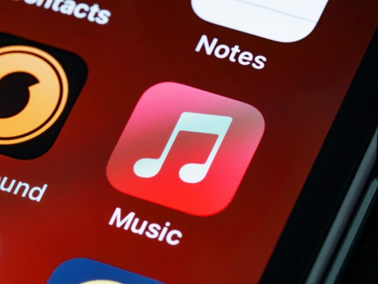 Aave Opens iOS Early Access, Keeps Android and Web Waitlisted