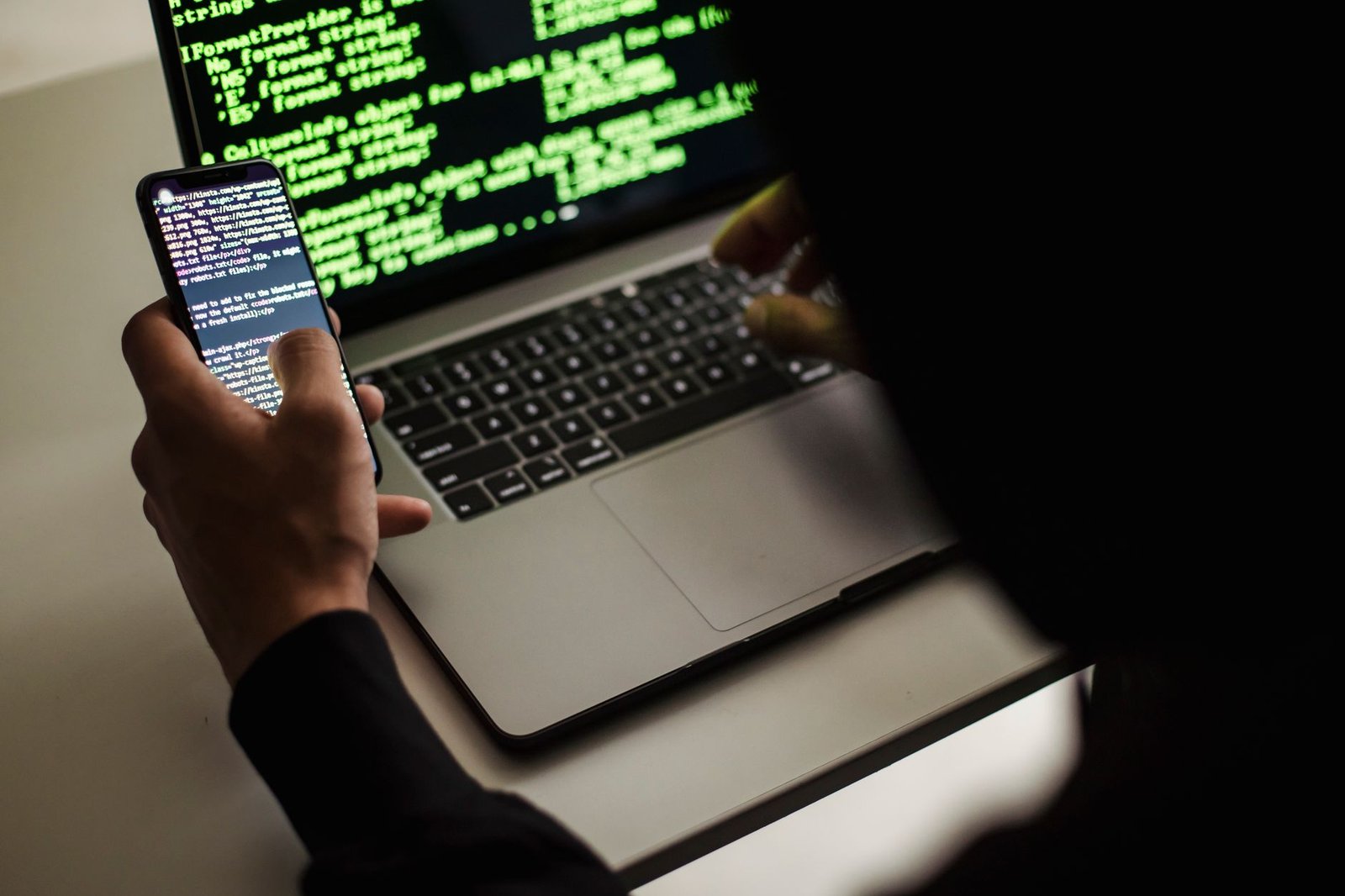 FBI Spy Hunter Stole $1M Crypto From His Own Target, Feds Say