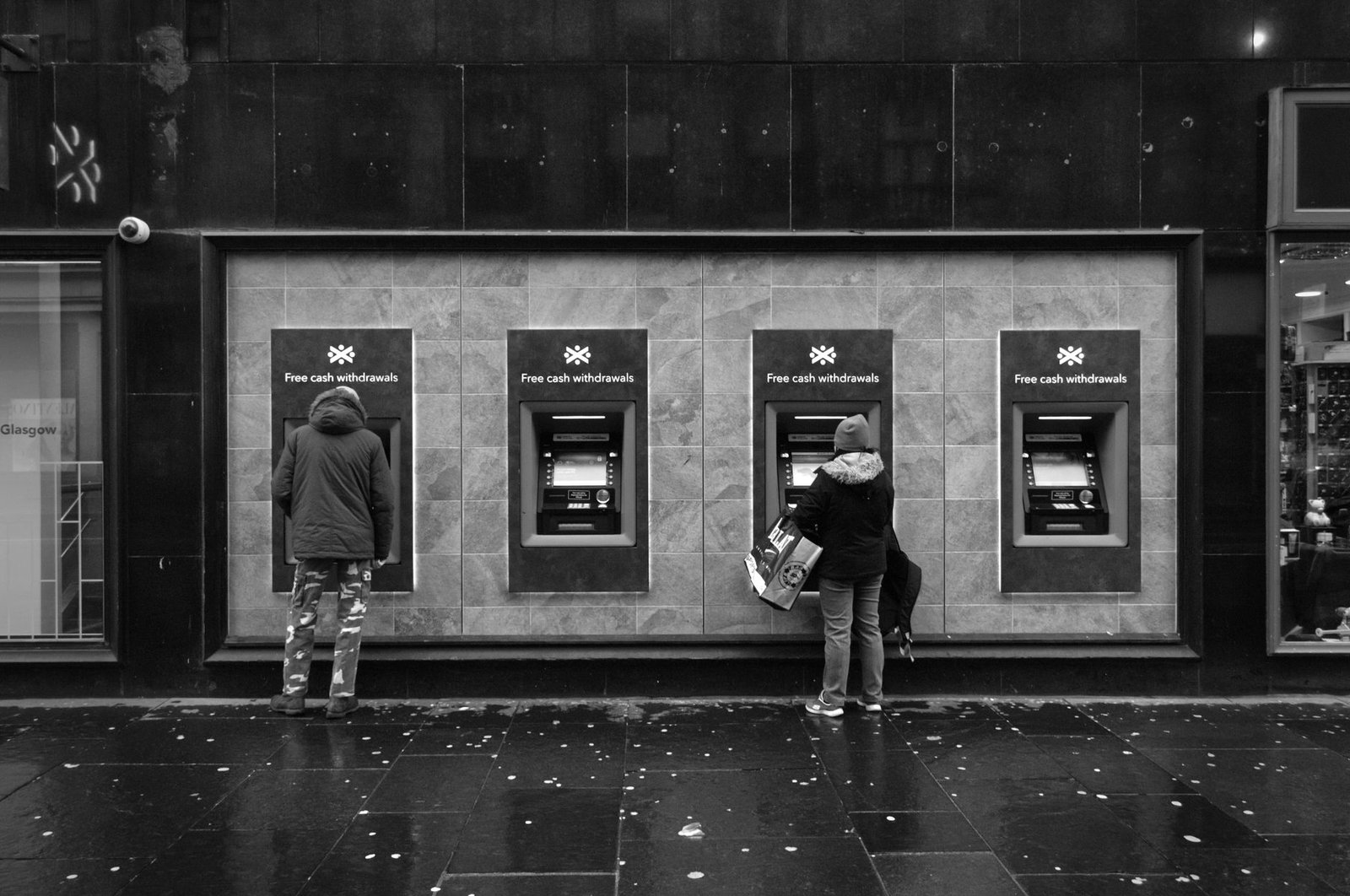 Community Banks Stall Clarity Act Over Stablecoin Rewards