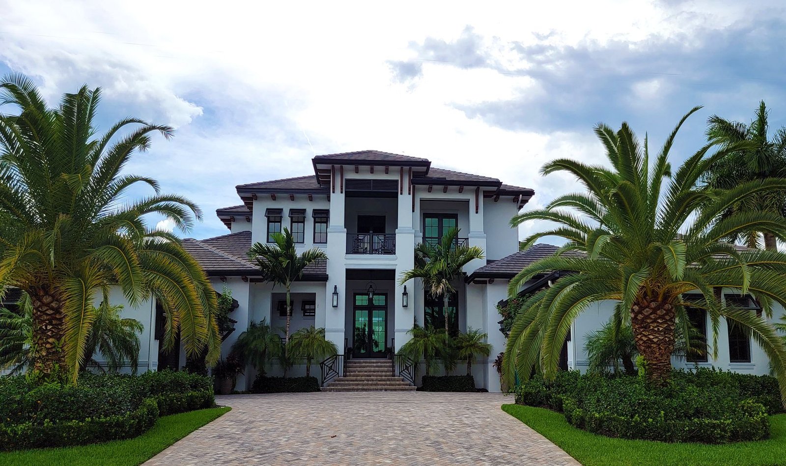 Grant Cardone: Real Estate “Armageddon” Is Here – Why BITCOIN is the Hedge