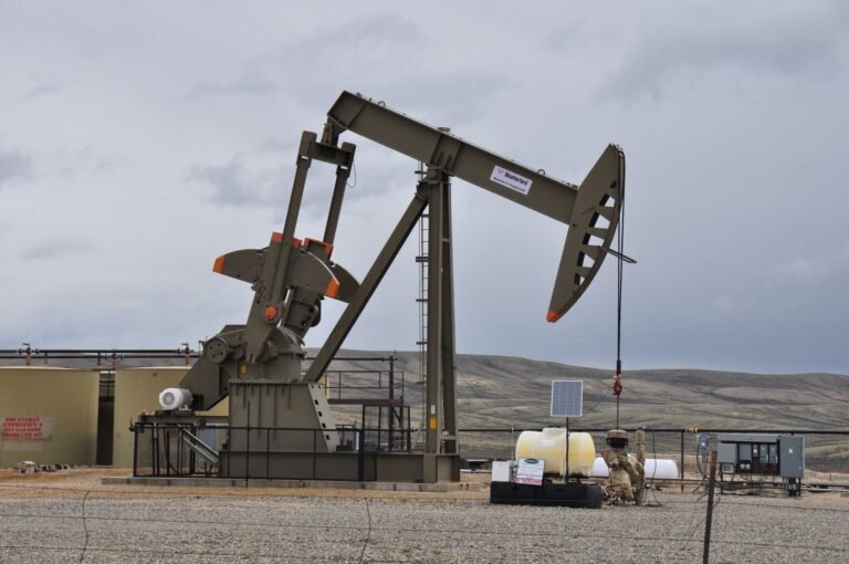Live updates: Oil falls as Iran signals possible hormuz reopening, bitcoin holds near $86,000