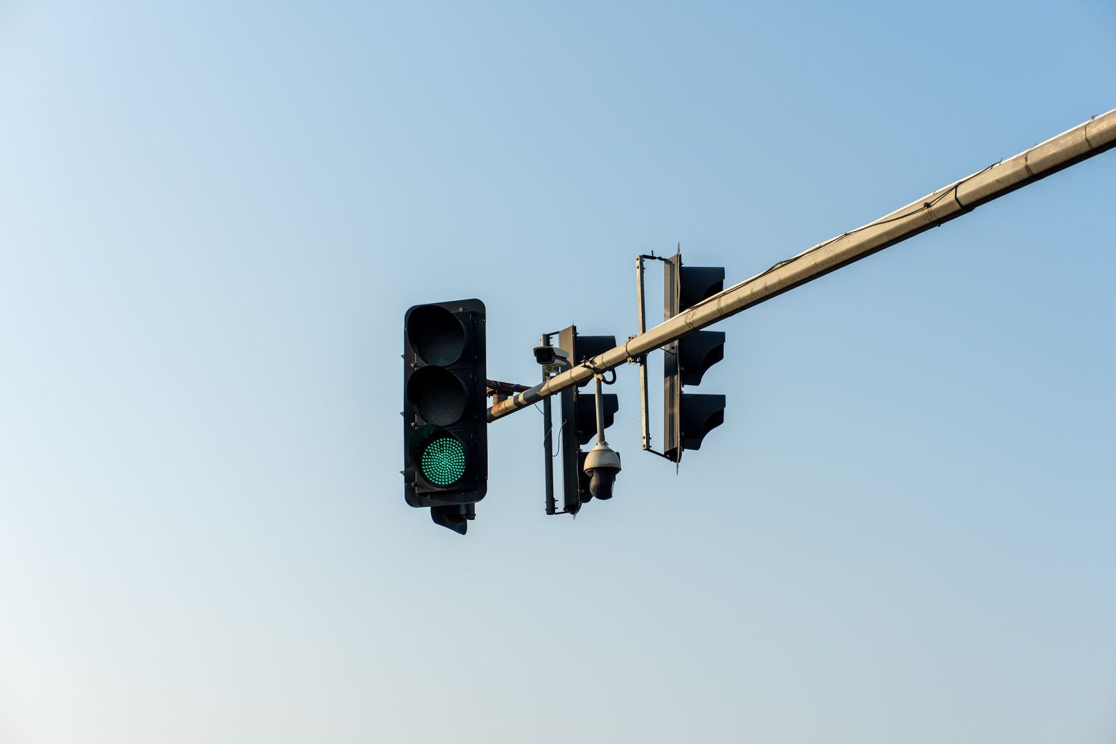 SEC Green Lights Tokenized Stock Trading Despite Clarity Act Fail