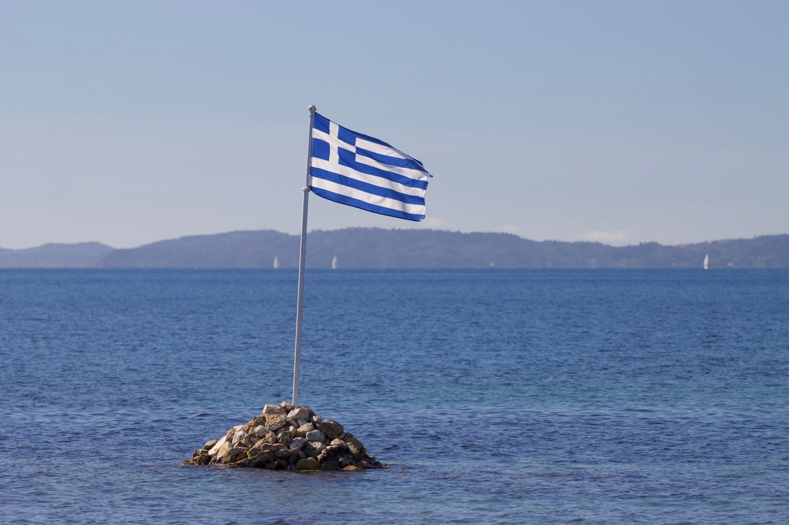 Greece gets first MiCA entrants as watchdog denies Binance-Lagarde claim