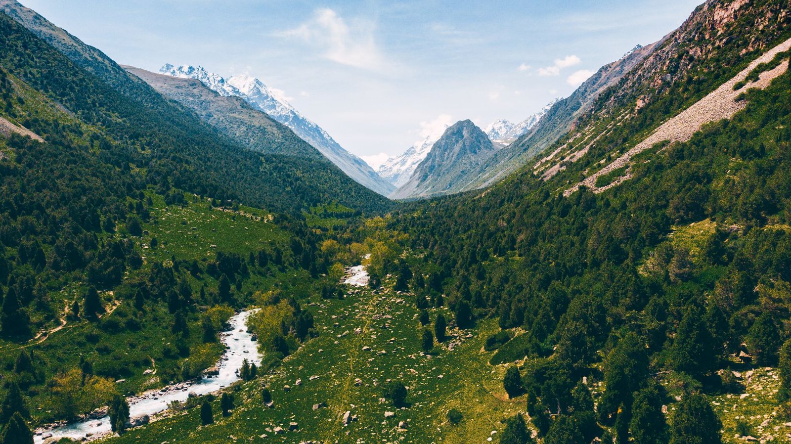 Kyrgyzstan Winds Down Gold-Backed USDKG After UK Sanctions
