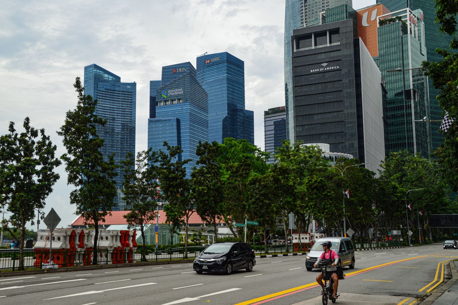 Standard Chartered offers RLUSD custody in Dubai and plans LMAX collateral link