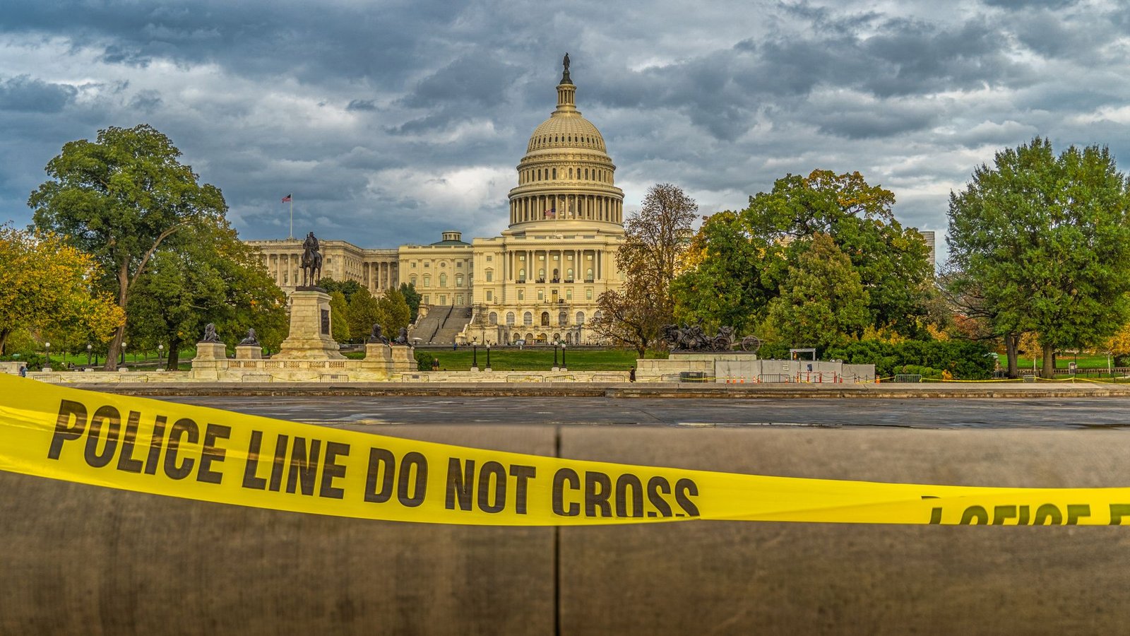 US senator probes Tether after reported deal with ex-Trump crypto adviser