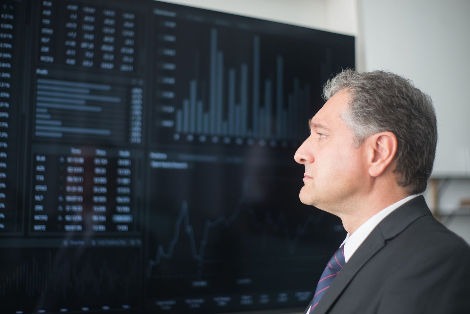 Strategy Slides 9.6% After MSCI Decision, Outpacing Bitcoin’s Drop